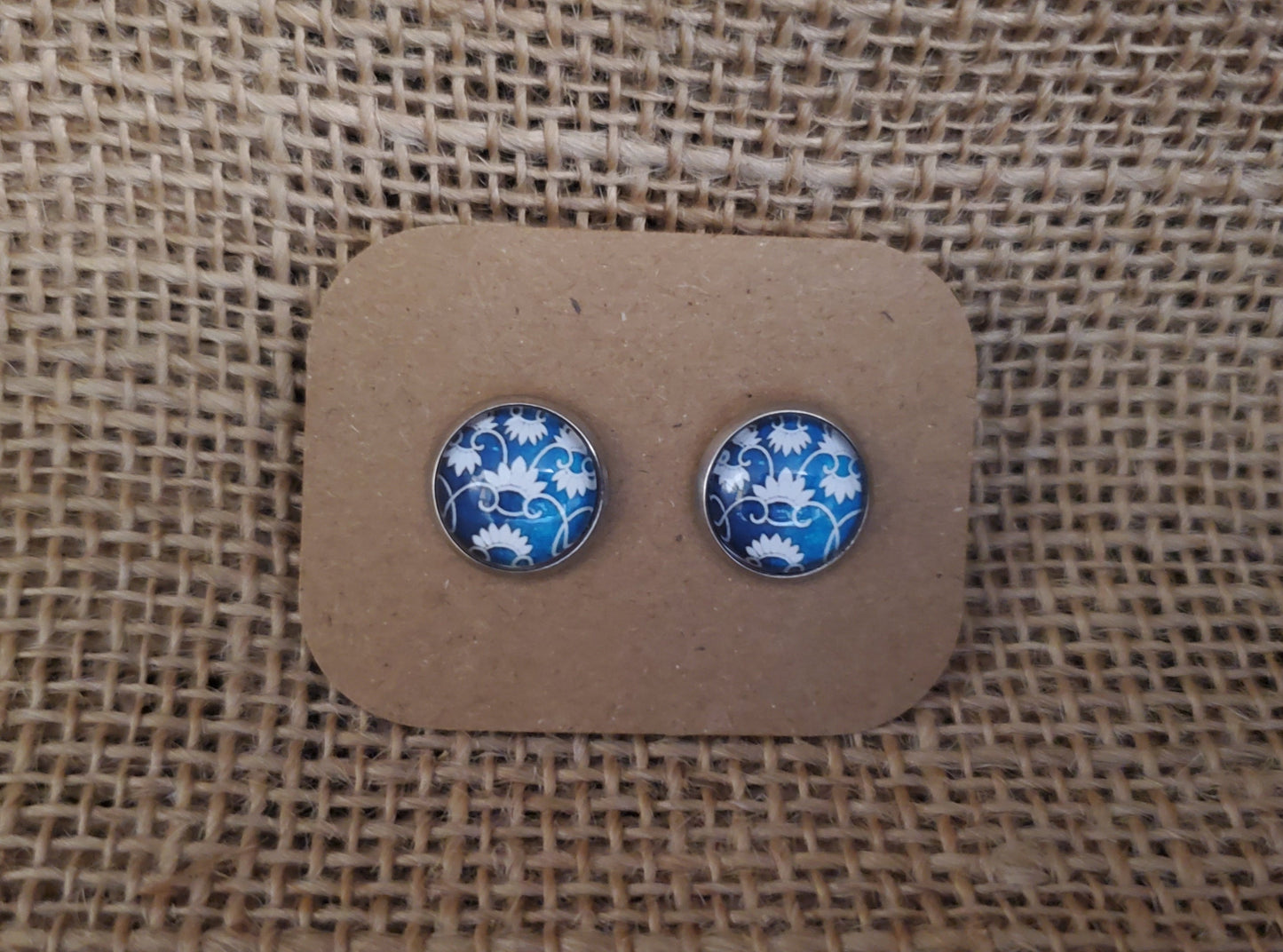 Cabochon Stud 011