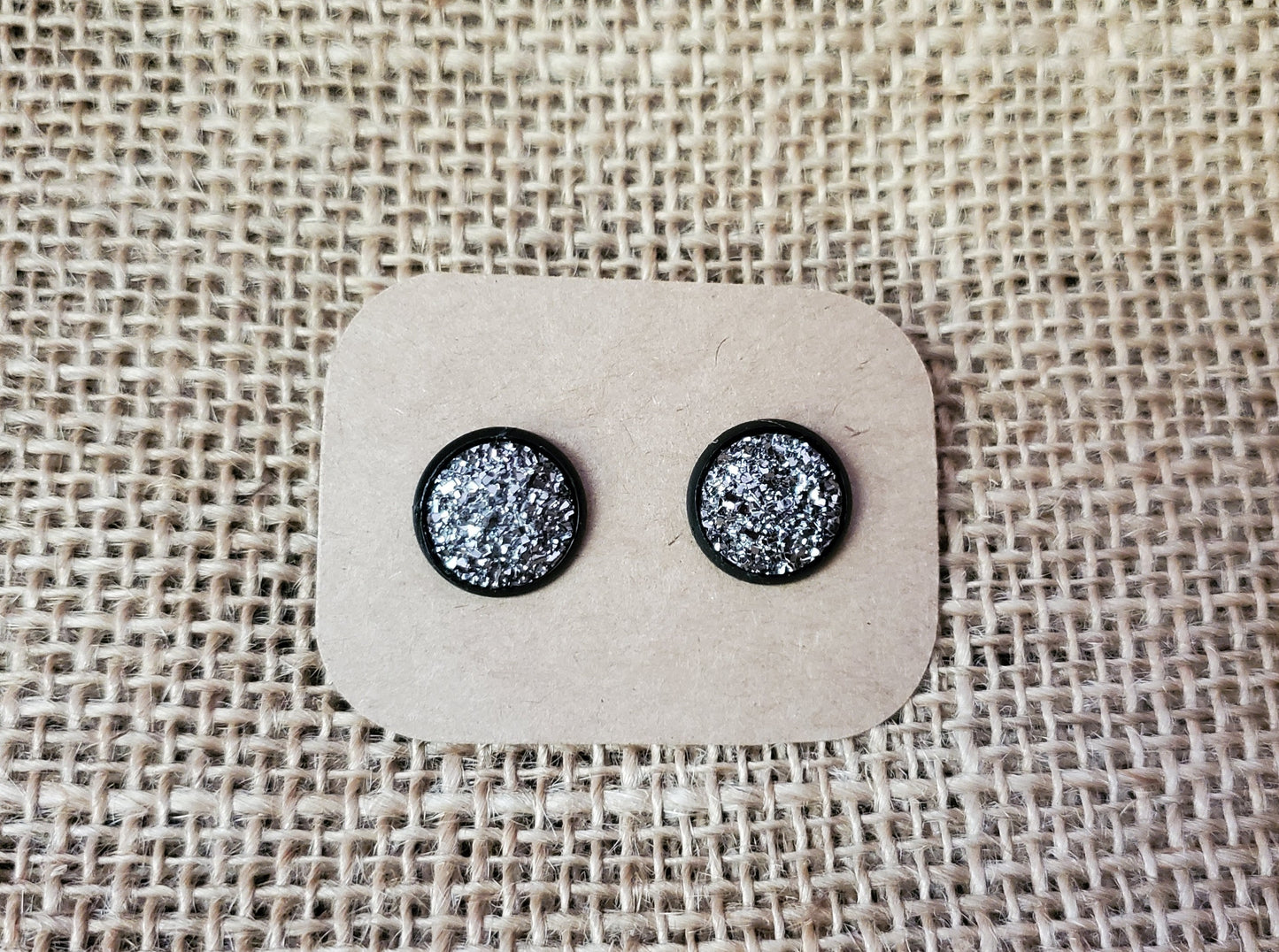 Taupe Stud on Black - 12mm