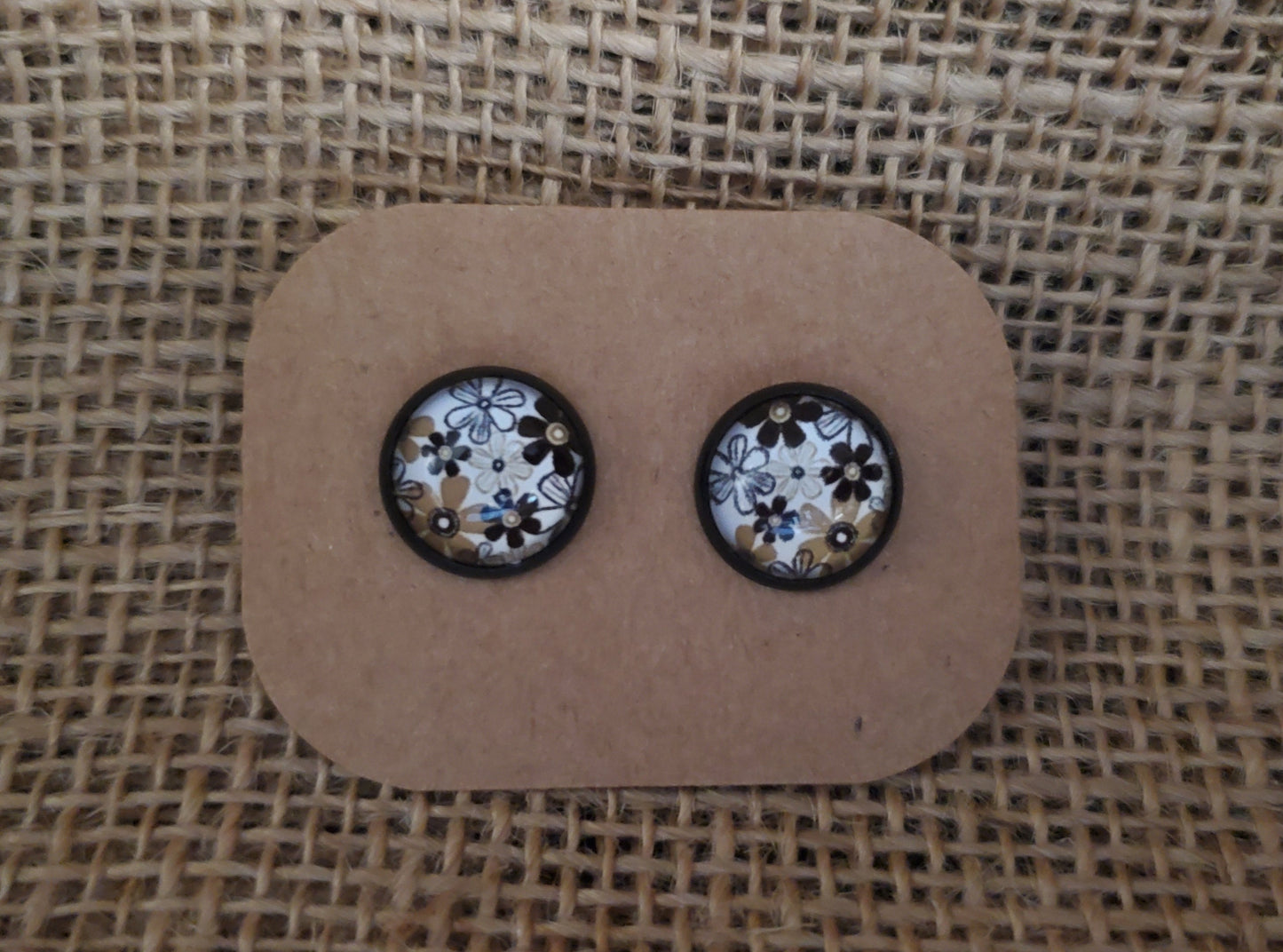 Cabochon Stud 030